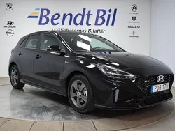 Svart Begagnad 2024 Hyundai i30 Halvkombi | 289 700 kr