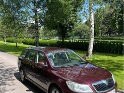 Röd Begagnad 2010 Skoda Octavia Elegance Kombi | 44 900 kr (Marknadspris)