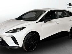 Vit (white) Begagnad 2022 MG MG4 EV Halvkombi | 249 900 kr (Marknadspris)