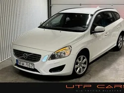 Vit Begagnad 2012 Volvo V60 Momentum Kombi | 72 800 kr (Marknadspris)