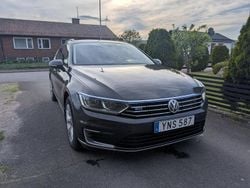 Grå Begagnad 2018 VW Passat GTE Kombi | 95 000 kr (Superpris)