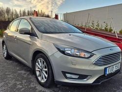 Grå Begagnad 2015 Ford Focus Halvkombi | 54 900 kr (Bra pris)