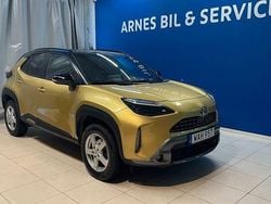 Gul Begagnad 2023 Toyota Yaris Hybrid SUV | 289 902 kr (Marknadspris)