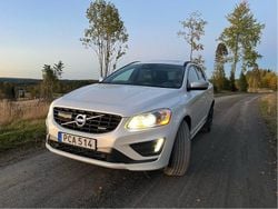 Vit Begagnad 2015 Volvo XC60 R-Design SUV | 178 000 kr (Marknadspris)