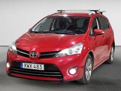 Mörkröd Begagnad 2014 Toyota Verso Edition Minibuss | 104 900 kr (Bra pris)