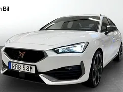 Vit (nevada white metallic) Begagnad 2024 Cupra Leon VZ Kombi | 319 900 kr (Superpris)