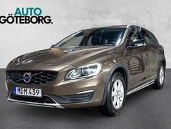 Brun Begagnad 2015 Volvo V60 CC Momentum Kombi | 129 900 kr (Marknadspris)
