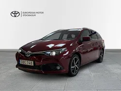 Röd Begagnad 2017 Toyota Auris Hybrid Edition Kombi | 179 900 kr (Marknadspris)
