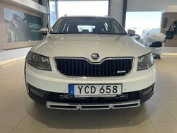 Vit Begagnad 2016 Skoda Octavia Scout Kombi | 135 000 kr (Marknadspris)