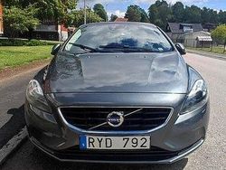 Grå Begagnad 2013 Volvo V40 Momentum Kombi | 85 000 kr (Marknadspris)