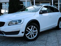 Vit Begagnad 2017 Volvo V60 CC Momentum Kombi | 187 900 kr (Superpris)