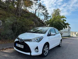 Vit Begagnad 2014 Toyota Yaris Hybrid Active Halvkombi | 114 900 kr (Marknadspris)