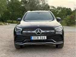 Grå Begagnad 2021 Mercedes GLC300e AMG line SUV | 445 000 kr (Marknadspris)
