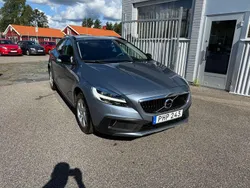 Ljusblå (blå metallic ) Begagnad 2017 Volvo V40 CC Business Edition Kombi | 179 900 kr (Marknadspris)