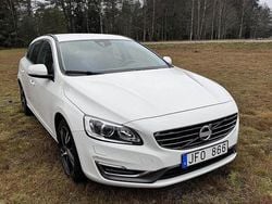 Vit Begagnad 2014 Volvo V60 Momentum Kombi | 121 000 kr (Marknadspris)