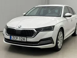 Vit Begagnad 2021 Skoda Octavia | 182 000 kr