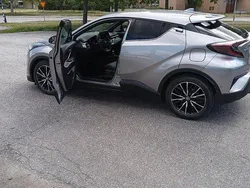 Grå Begagnad 2018 Toyota C-HR Executive SUV | 215 000 kr (Marknadspris)
