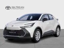 Mörkgrå (vit) Ny 2024 Toyota C-HR Active SUV | 431 900 kr (Lite dyr)