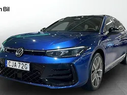 Blå Begagnad 2024 VW Passat R-line Kombi | 549 900 kr