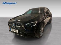 Svart Begagnad 2021 Mercedes GLC300e AMG Sportkupé | 479 000 kr (Bra pris)
