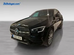Svart Begagnad 2021 Mercedes GLC300e AMG Sportkupé | 509 000 kr (Bra pris)