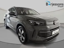 Grön Ny 2025 VW Tiguan SE SUV | 434 900 kr