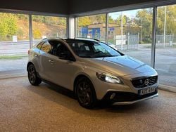Silver Begagnad 2013 Volvo V40 CC Summum Kombi | 154 900 kr (Marknadspris)