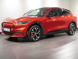 Röd (rapid red pn4hq) Begagnad 2022 Ford Mustang Mach-E Standard Range SUV | 349 900 kr