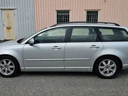 Ljusgrå (grå) Begagnad 2011 Volvo V50 Momentum Kombi | 62 900 kr (Lite dyr)