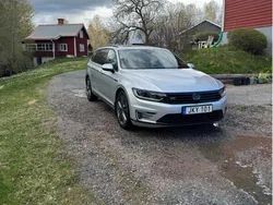 Silver Begagnad 2017 VW Passat GTE Kombi | 215 000 kr (Marknadspris)