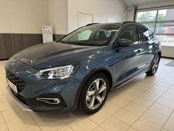 Blå (blåmetallick) Begagnad 2019 Ford Focus Active Halvkombi | 159 900 kr (Marknadspris)