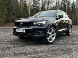 Svart Begagnad 2019 Volvo XC40 Momentum SUV | 280 000 kr (Marknadspris)