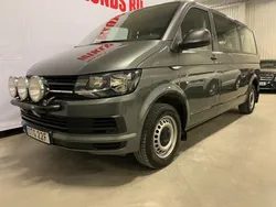 Grå Begagnad 2019 VW Caravelle Trendline Minibuss | 399 900 kr (Marknadspris)