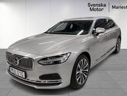 Ljusgrå Begagnad 2022 Volvo V90 Momentum Kombi | 329 500 kr (Marknadspris)