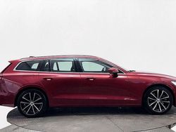 Röd Begagnad 2023 Volvo V60 Plus Kombi | 449 900 kr (Marknadspris)