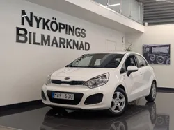 Vit Begagnad 2012 Kia Rio Halvkombi | 54 900 kr (Marknadspris)