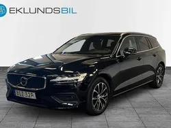 Svart (svart metallic) Begagnad 2019 Volvo V60 Momentum Kombi | 269 900 kr (Marknadspris)