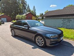 Grå Begagnad 2017 BMW 530 iPerformance Sedan | 239 000 kr (Bra pris)
