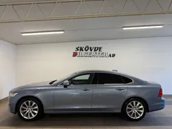 Ljusblå Begagnad 2017 Volvo S90 Momentum Sedan | 199 500 kr (Marknadspris)