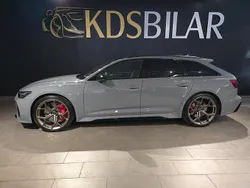 Grå Begagnad 2024 Audi RS6 Performance Kombi | 1 399 000 kr (Marknadspris)