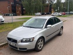 Grå Begagnad 2004 Volvo S40 Sedan | 39 000 kr (Marknadspris)