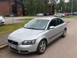 Grå Begagnad 2004 Volvo S40 Sedan | 42 000 kr (Marknadspris)