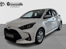 Vit Ny 2024 Toyota Yaris Hybrid Active Halvkombi | 239 900 kr (Bra pris)