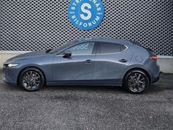 Grå Begagnad 2018 Mazda 3 Sky Halvkombi | 189 000 kr (Marknadspris)