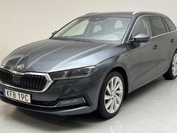 Grå Begagnad 2021 Skoda Octavia Business Line Kombi | 239 800 kr (Bra pris)