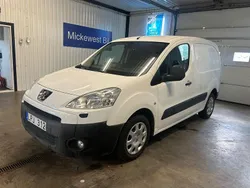 Vit Begagnad 2011 Peugeot Partner Minibuss | 34 900 kr (Lite dyr)