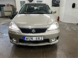 Brun Begagnad 2005 Suzuki Liana Halvkombi | 27 000 kr (Marknadspris)