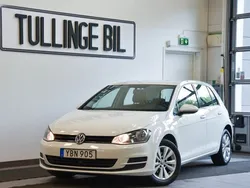 Vit Begagnad 2015 VW Golf VII Halvkombi | 99 900 kr (Marknadspris)