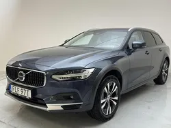 Mörkblå Begagnad 2021 Volvo V90 CC Momentum Kombi | 350 000 kr (Marknadspris)