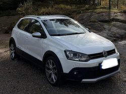Vit Begagnad 2015 VW Polo Cross Halvkombi | 89 000 kr